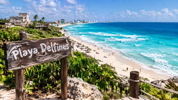 Playa Delfines